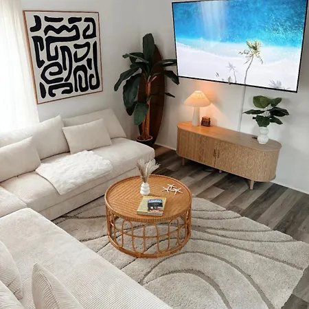 Boho Haven With Hot Tub In Central Pensacola